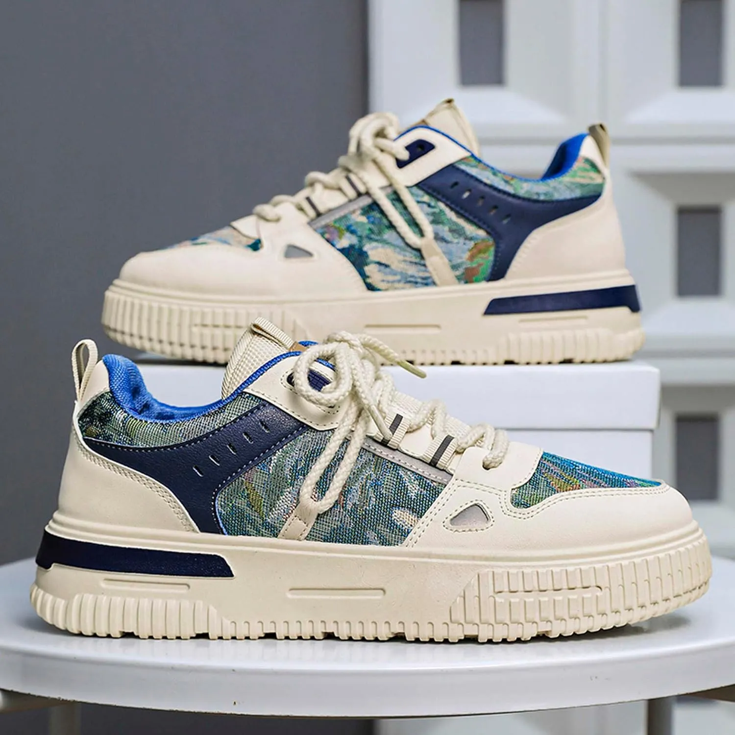 Mens and Womens Anti Slip and Wear Resistant Rubber Soles Skateboard Shoes Tie Up Low Top Casual Sneakers Breathable Thick Soled Walking Shoes Patterned Short Distance Running Shoes
